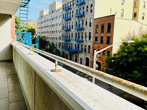 4th image of 325 E 8th St APT 3A