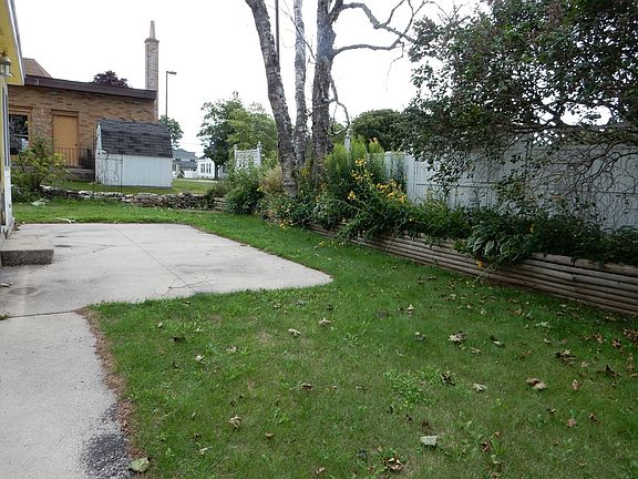 5th image of 429 Oak St