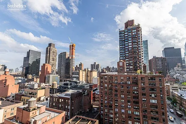 Rented by Sotheby's International Realty | media 22