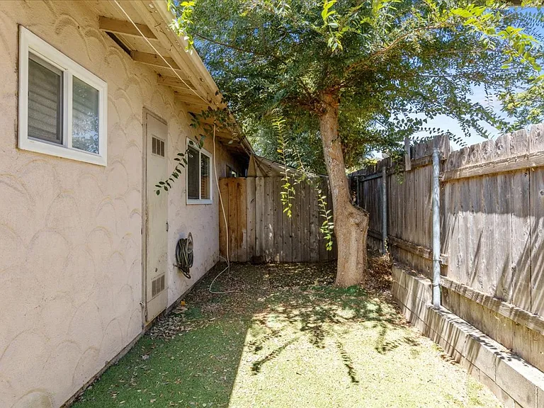 1309 S Juniper St — Photo 10
