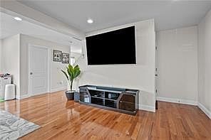 2nd image of 52 Blaine St