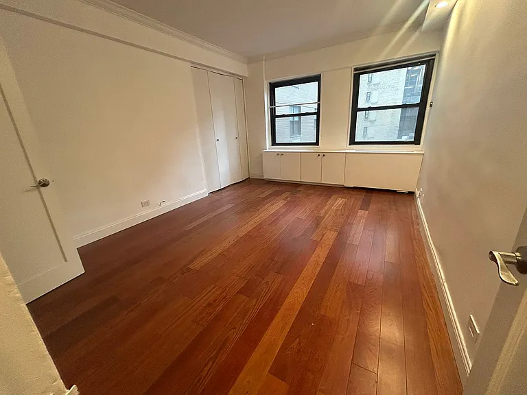 58 W 58th St #4E — Photo 12