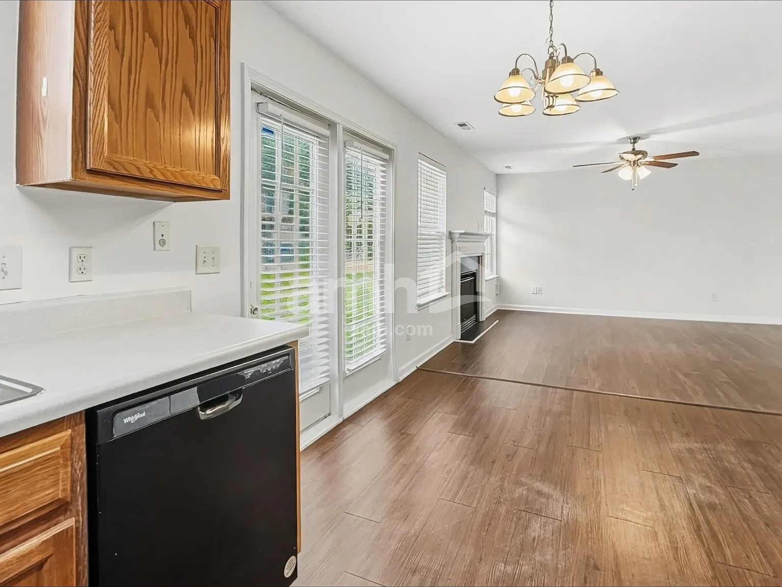 3 bed, 2.5 bath, 1776 sqft, $2,055 — Photo 4