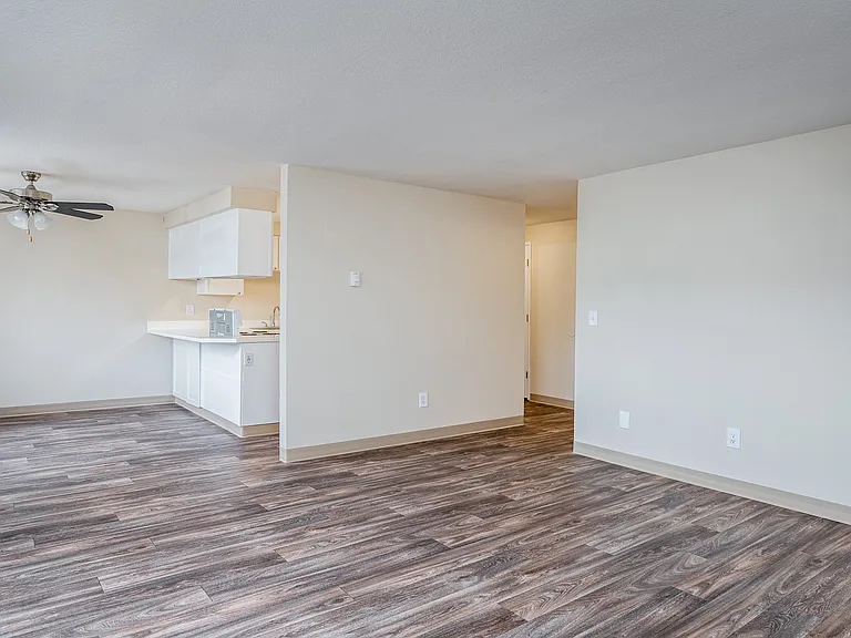Amber Court Apartments — Photo 16