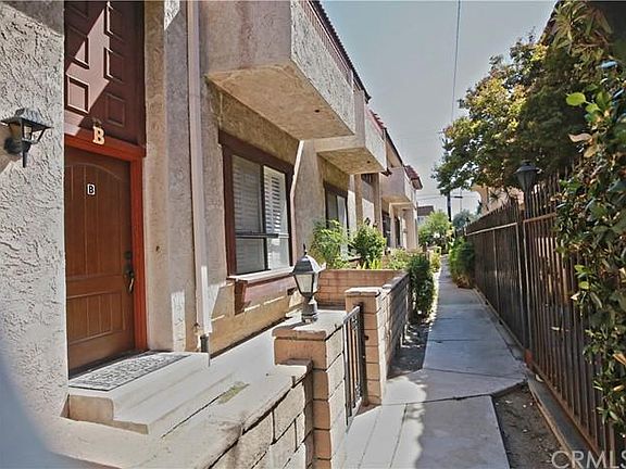 3rd image of 212 N Marguerita Ave APT B