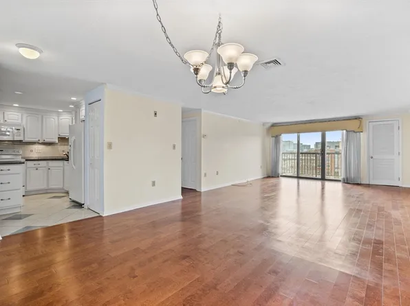 30 Revere Beach Pkwy APT 709, Medford, MA 02155