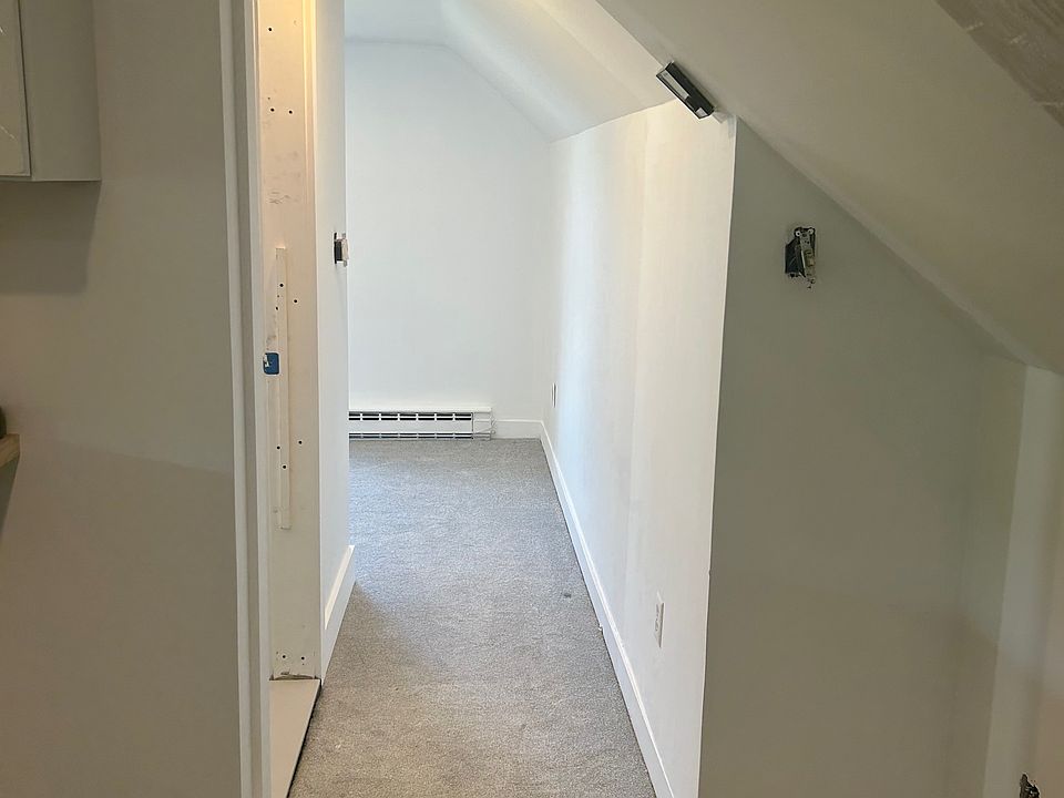 Looking toward Bedroom