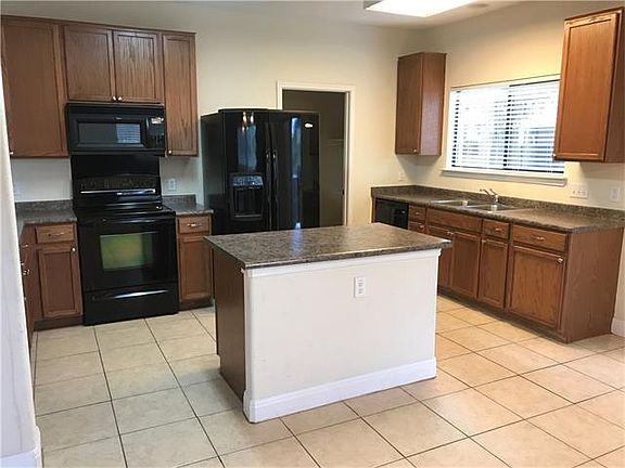 4th image of 325 Cliffwood Dr
