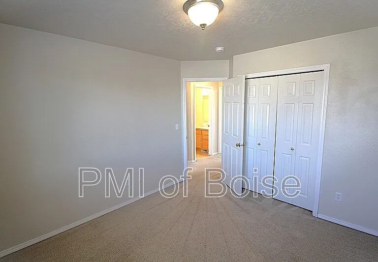 1770 N Veridian Ave — Photo 16