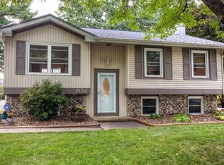 1834 Pleasant View Cir, Des Moines, IA 50320