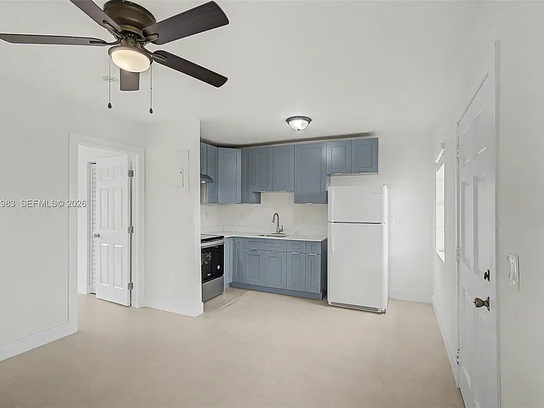 1021 SW 3rd St #4 — Photo 4