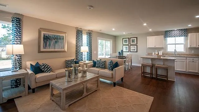 114 Wellwood Way — Photo 2