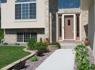 1218 Cobblestone Rd N, Champlin, MN 55316