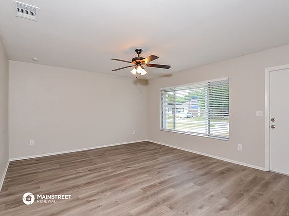 3rd image of 6947 Roslyn Ct
