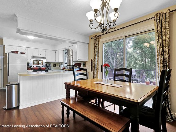 5th image of 5998 Highgate Ave