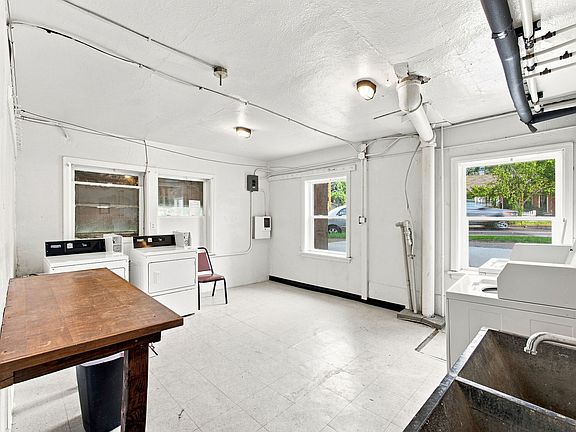 4th image of 525 Walnut St APT 34