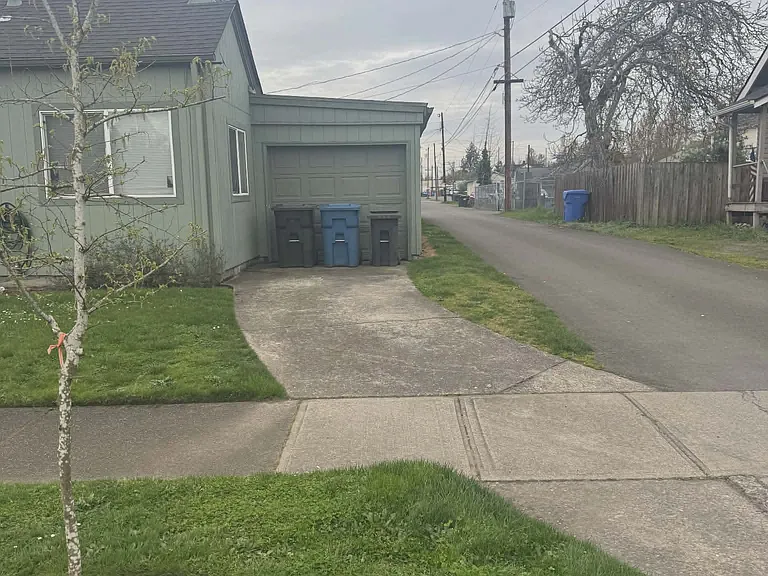 330 Columbia St NE — Photo 15