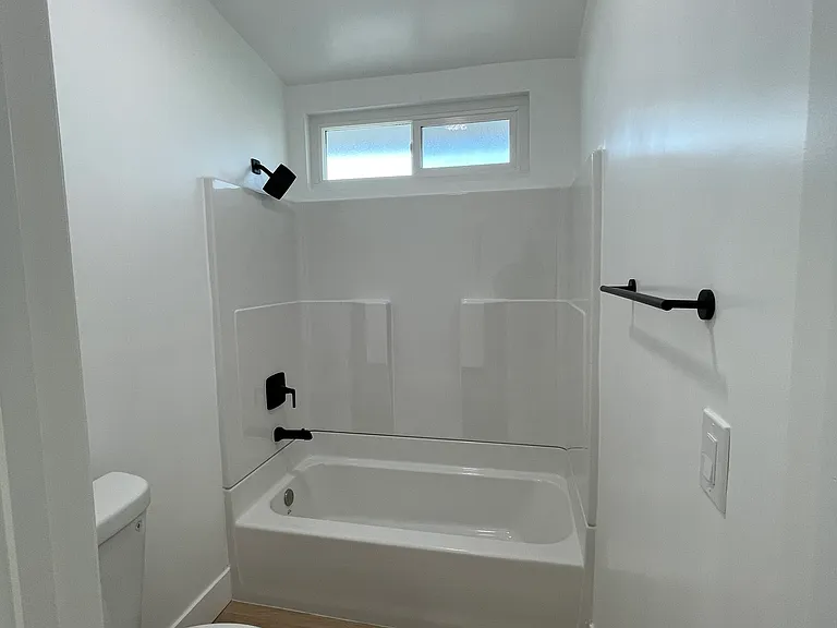 2330 N Grand Ave #18 — Photo 11