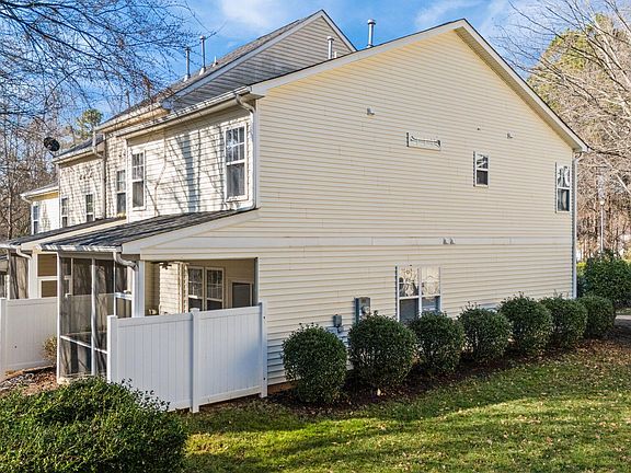 3rd image of 545 Elm Ave