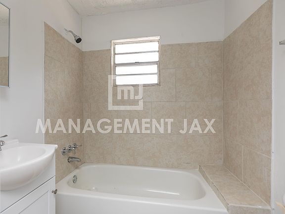 3rd image of 1336 Golfair Blvd #1