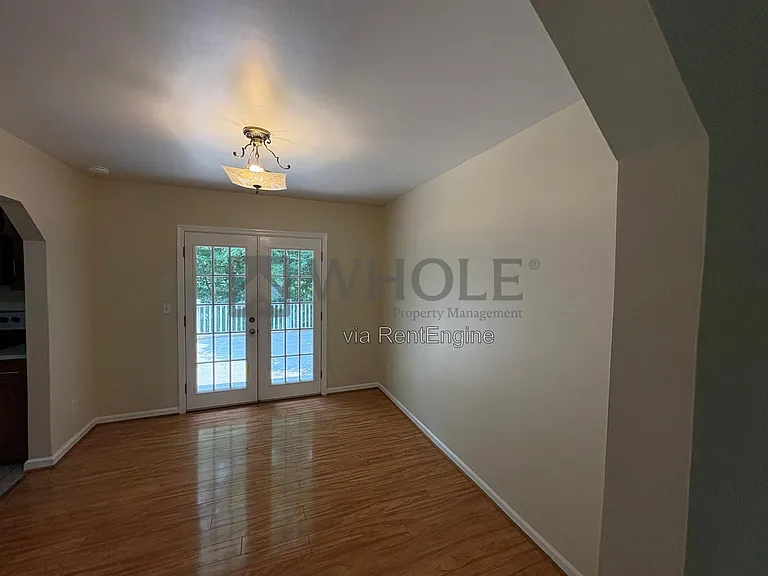 386 Wildwood Ct — Photo 3