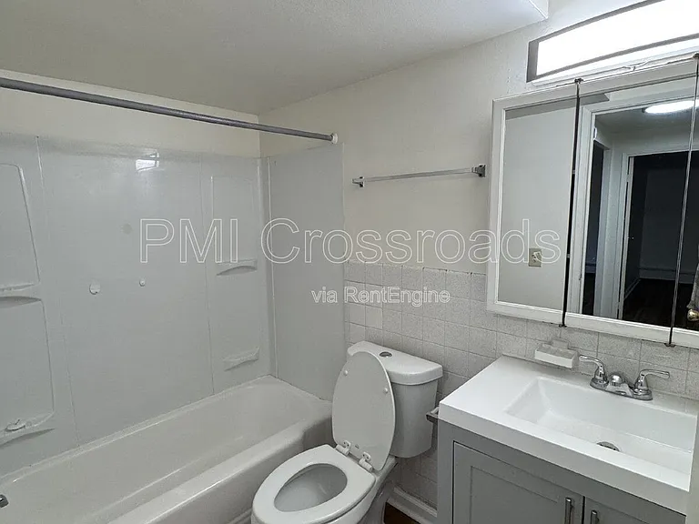 2323 Newton St #4 — Photo 7