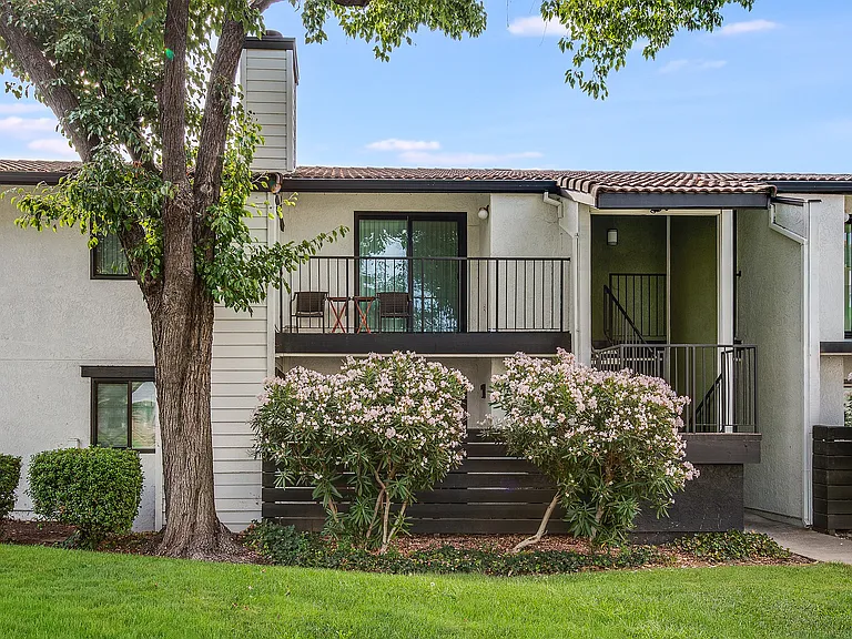 Exterior view of apartment and grounds | Mira Vista Hills Apartments | Apartments for rent in Antioch, CA