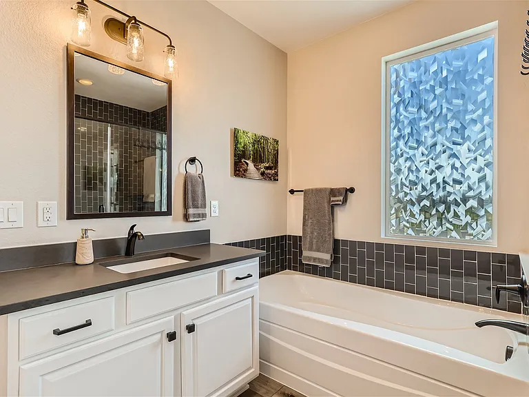 Master Bathroom (Second Floor)