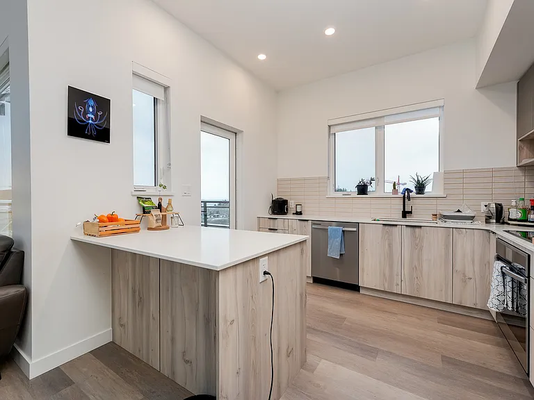 3564B Ryder Hesjedal Way — Photo 6