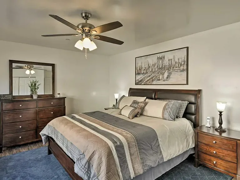 King bed and pullout