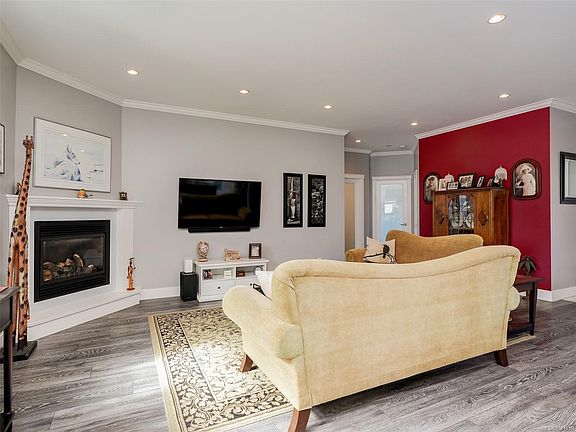 4th image of 6889 Lauras Ln