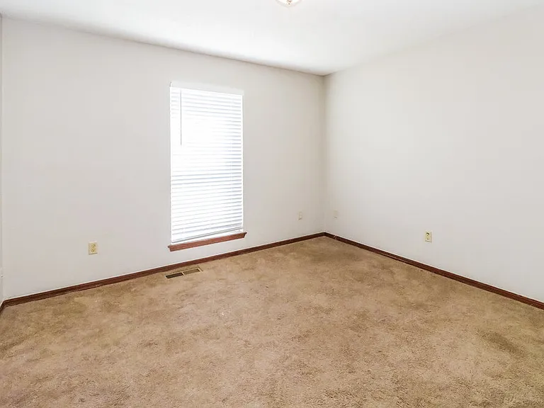 12913 S Drexel Ave — Photo 13