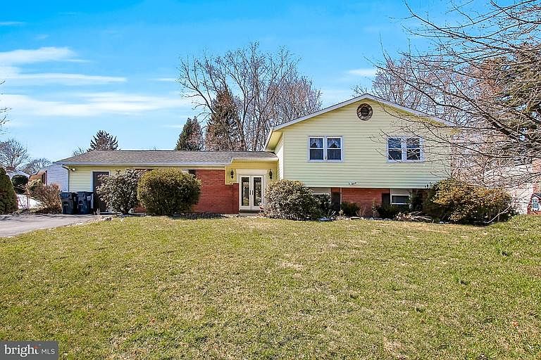 1st image of 512 Camelot Dr