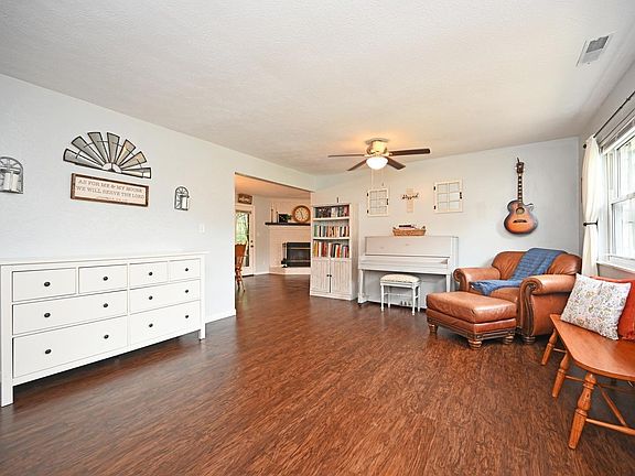 4th image of 1103 Heatherstone Way