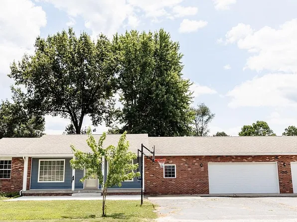 715 W 1st St, Clinton, IN 47842