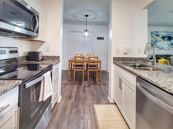 4th image of 3705 SW 27th St APT 224