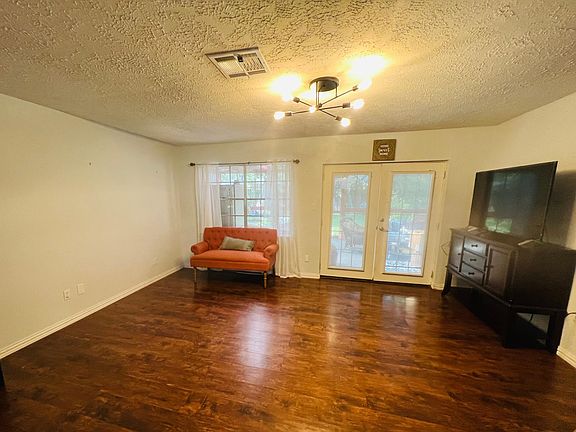 4th image of 403 Ella Ct