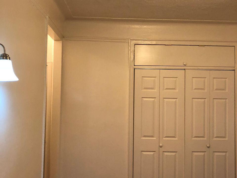 2nd image of 257 Valentine Ln APT 1M