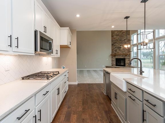 4th image of 3693 Goldenrod St