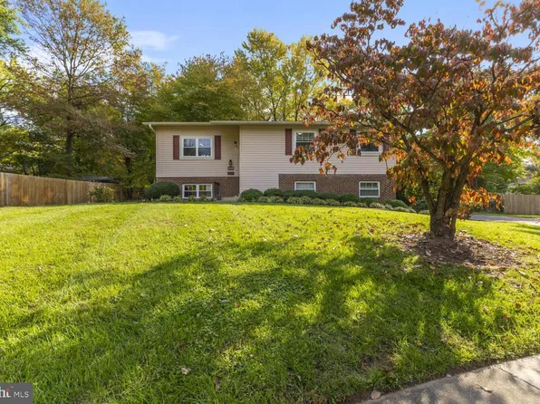 911 McDaniel Ct, Herndon, VA 20170