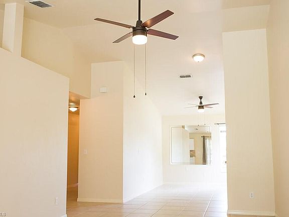 4th image of 582 Saint Andrews Blvd #25
