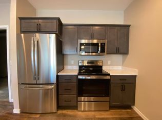 608 Pine Ct #105, Dickeyville, WI 53808