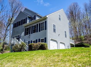 26 Elizabeth Ln, Middletown, CT 06457