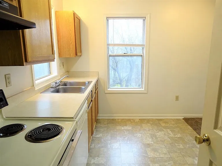 79 Hilldale Dr — Photo 9