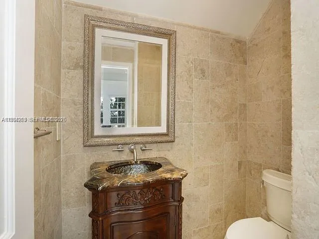 592 Fernwood Rd — Photo 17