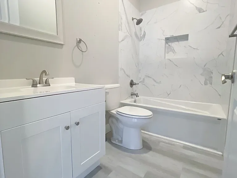 902 Howard Ave #14 — Photo 1