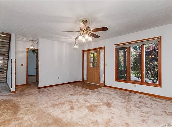 4th image of 201 Bluebird Ln