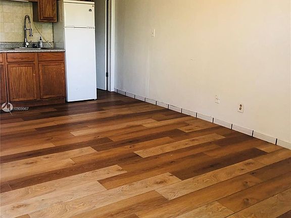 5th image of 2431 Wilson St #2