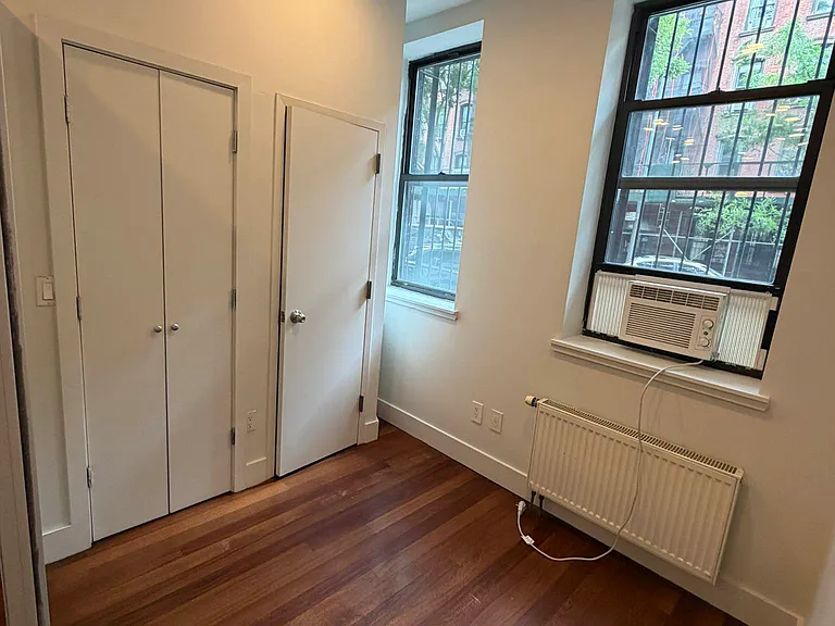 515 E 5th St #1D — Photo 6