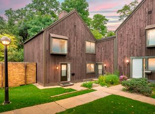 238 Falkirk Ct, Kalamazoo, MI 49006